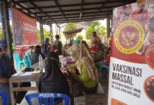 Photo of Gerai Vaksin Ramaikan Bazaar UMKM di Pasar Induk Sangatta