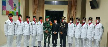 Photo of 10 Pasukan Pengibar Bendera Merah Putih di Kecamatan Bengalon dikukuhkan